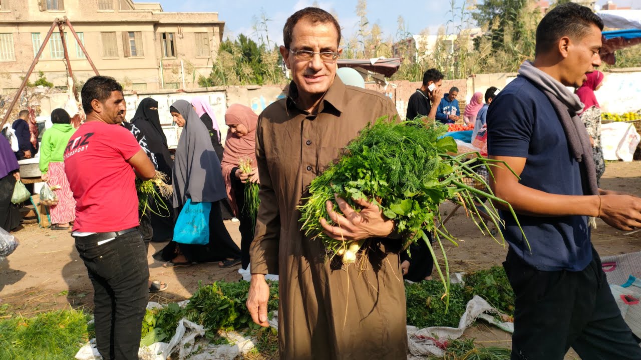 مفاجأة سوق الغلابة مع ستات الزمن الجميل 70سنة ولسة شقيانين والأرزاق عل الله🍅🎉🥕🥦