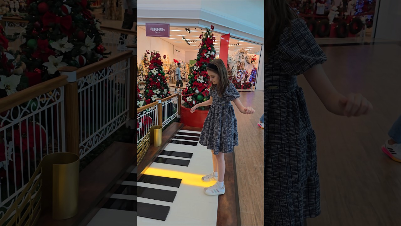 Piano no Norte Shopping #baguncacomlarissa #larissawo #piano #norteshopping #Blumenau #Natal #xmas