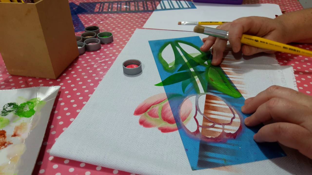Pintura com stencil Tulipa