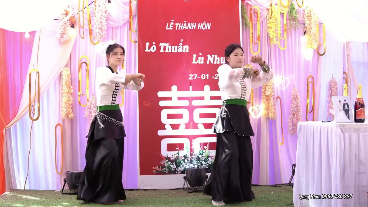 Vũ điệu ... đội văn nghệ gd mừng lễ thành hôn Lò Thuẩn _ Lù Nhung bản púa xe xã quỳnh nhai