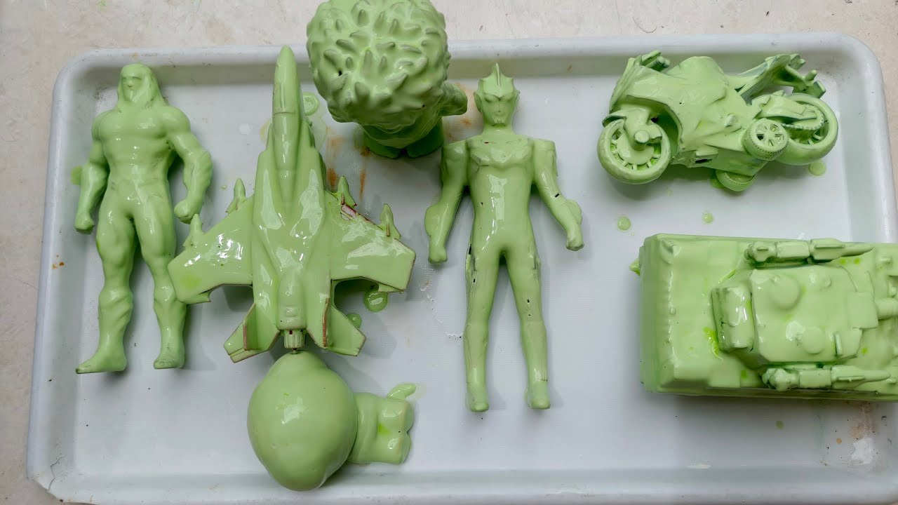 Membersihkan mainan berlumpur Tankbaja, motor GP, anjing,Ultramen, Hulk, Pesawat tempur dan Aquamen