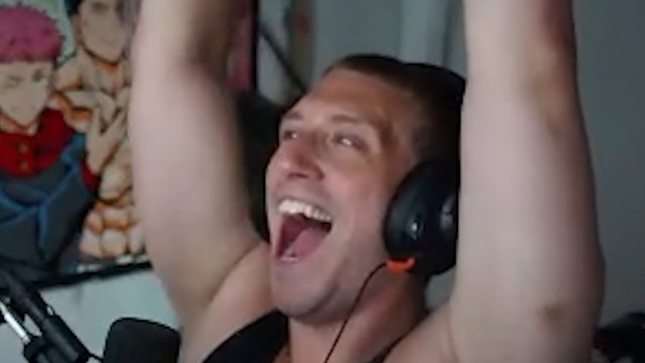 NiceWigg can't stop laughing in Apex Legends