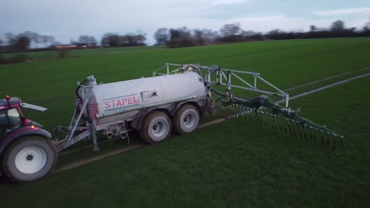 Güllefahren 2026, Valtra N154 und Stapel 14m³ Güllefass 