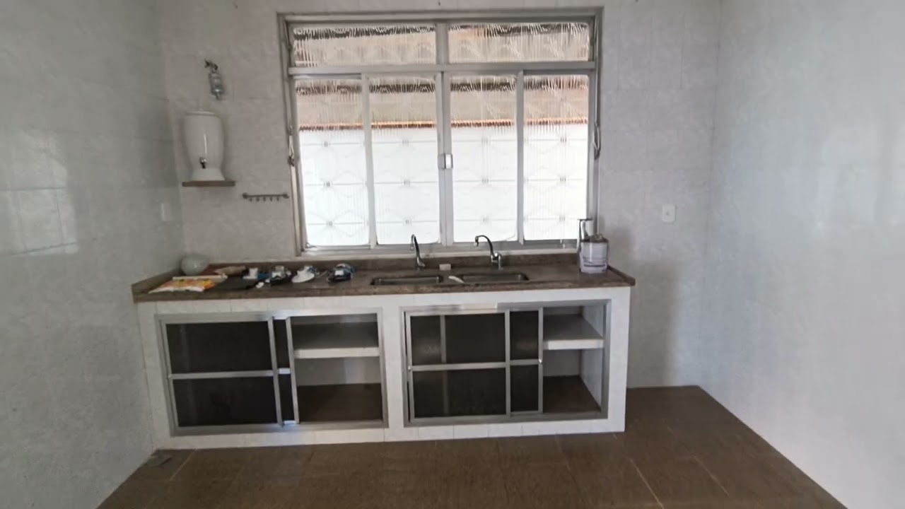 CASA À VENDA EM ARARUAMA!