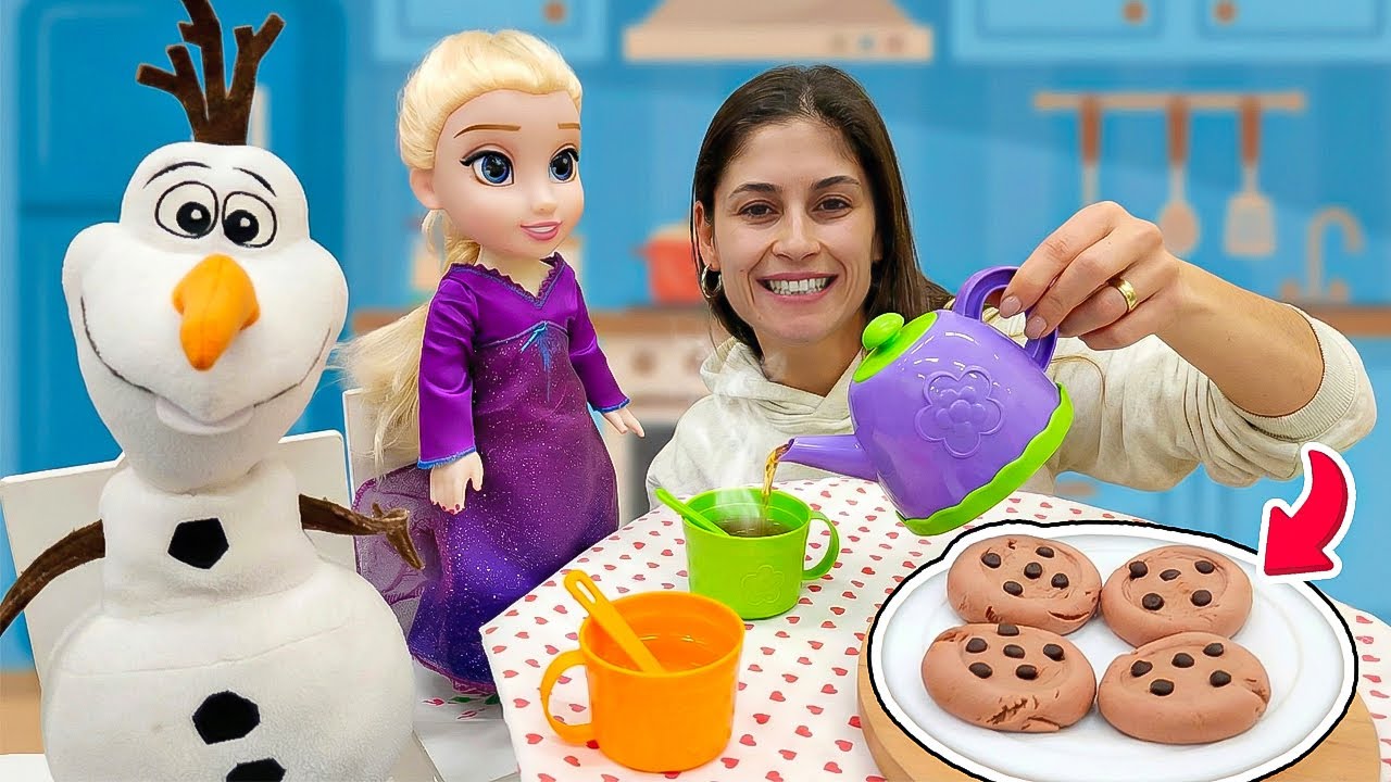 Ayşe, Olaf ve Elsa için meyve çayı ve elmalı kurabiye hazırlıyor! Yemek yapma videoları.