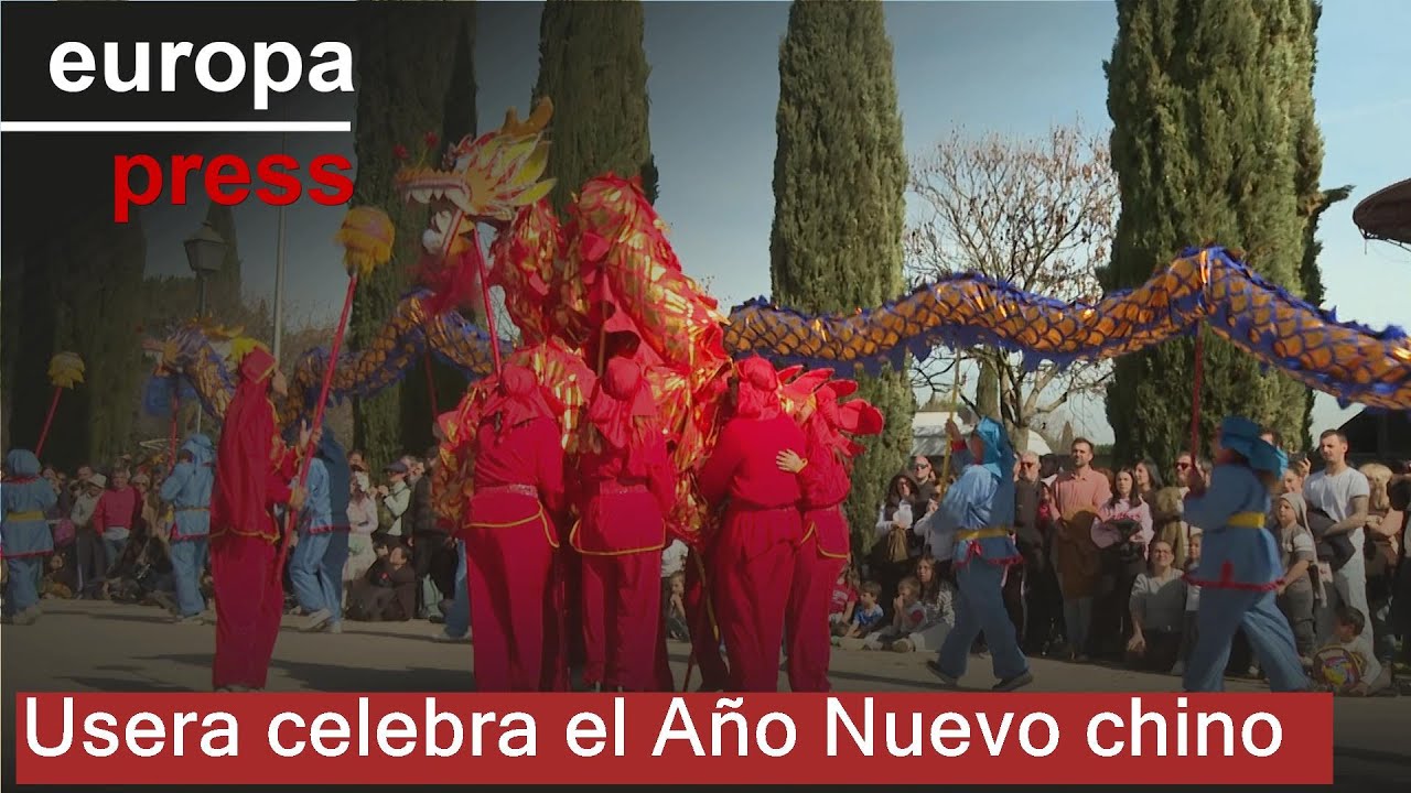 Carrozas o danzas de leones en el desfile del Año Nuevo chino en Pradolongo
