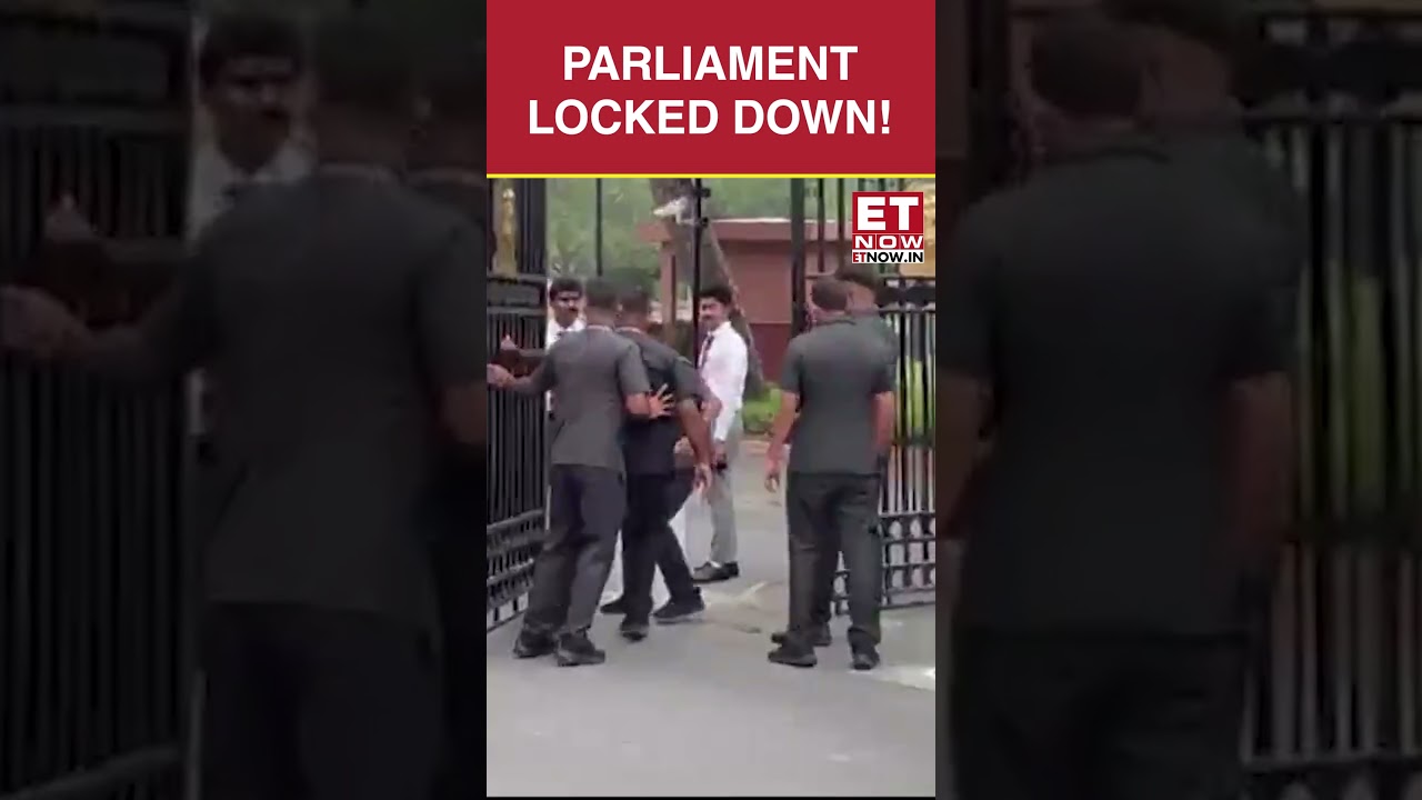 ПАРЛАМЕНТ ЗАБЛОКИРОВАН! Массивные железные ворота закрыты из-за угрозы безопасности | #etnow #cjp...