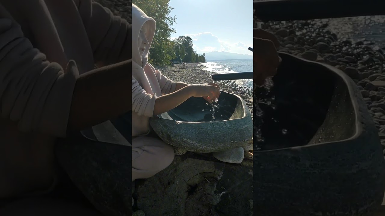 Байкал.  Раковина из камней Байкала.