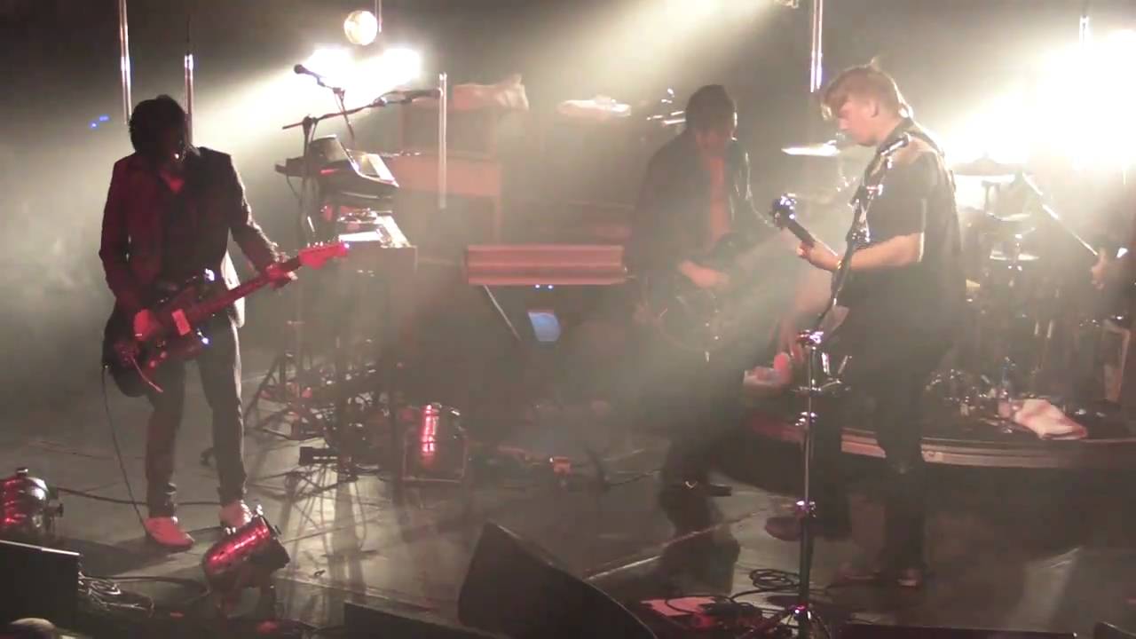 [3] Queens of the Stone Age 