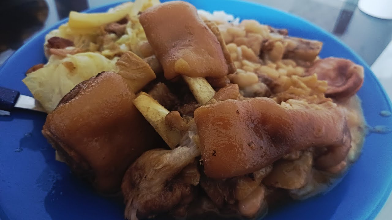 ALMOÇO DE HOJE FEIJÃO ADUBADO PE DE SUINO REFOGADO COM REPOLHO/ AMANHÃ TEM  LIVE AS 18:00 