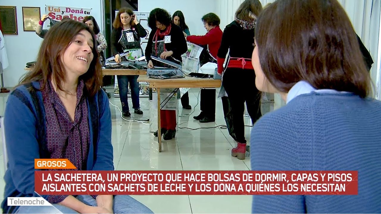 GROSOS: Un proyecto que recicla sachets de leche para hacer bolsas de dormir
