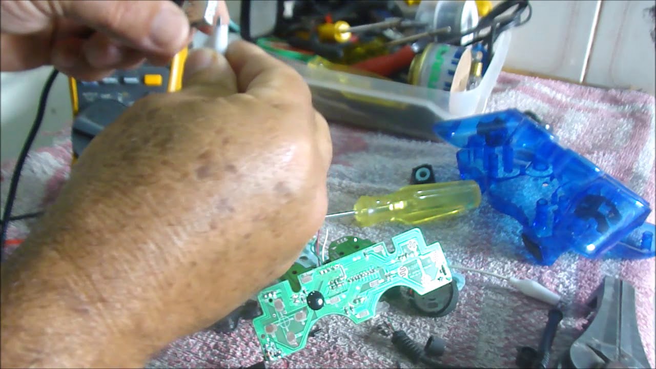 Conserto do controle de game USB com fio quebrado.