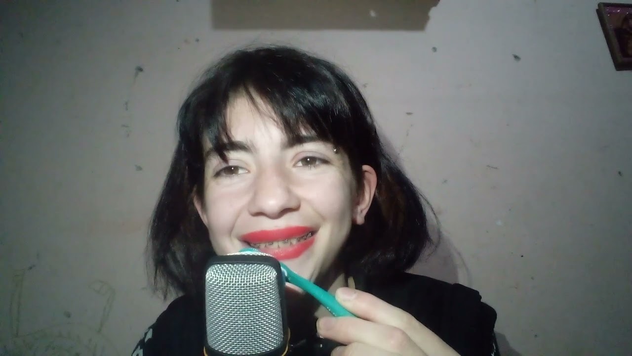 Asmr repetitivo~Te toco la carita🖐//Mouth sounds +visual.