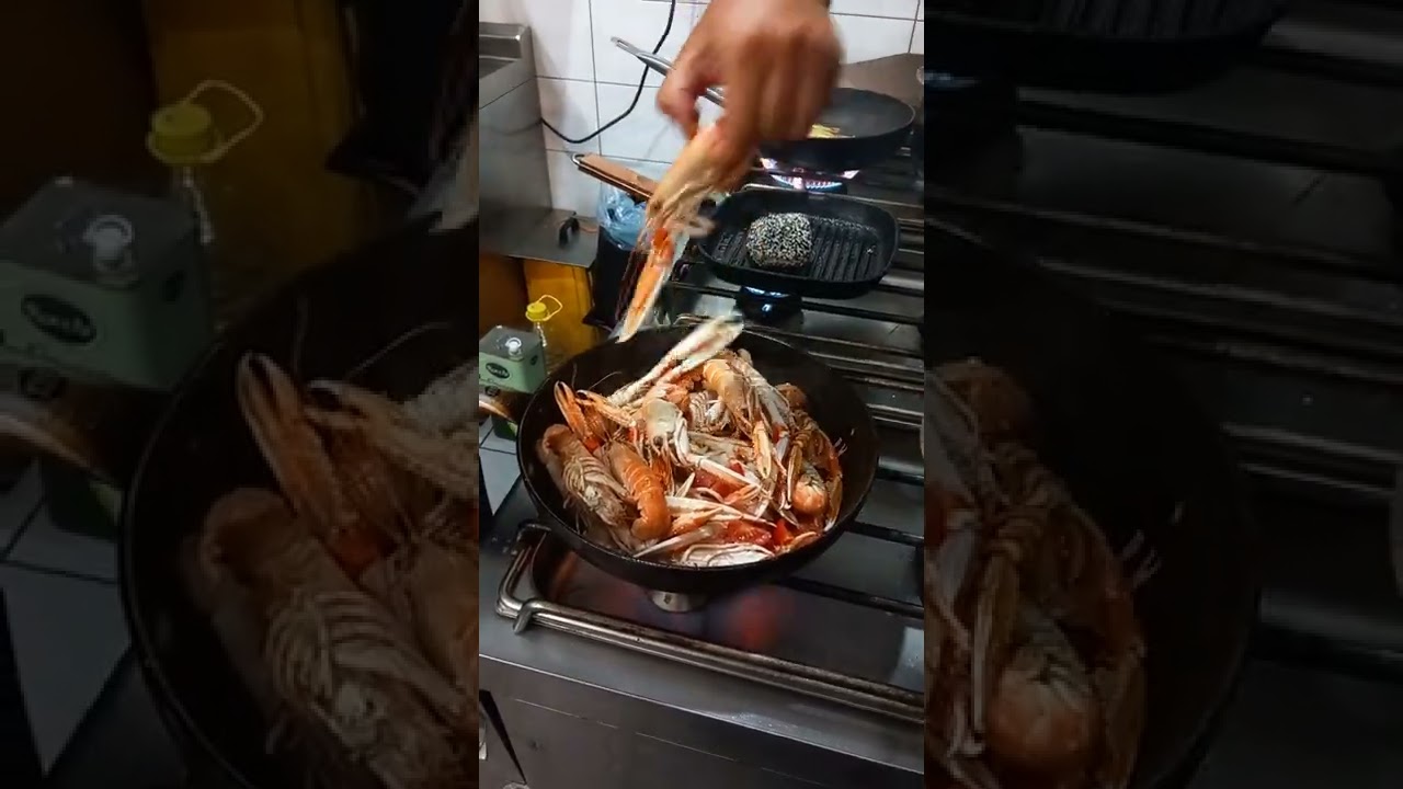 Škampi na crvenoj buzari 