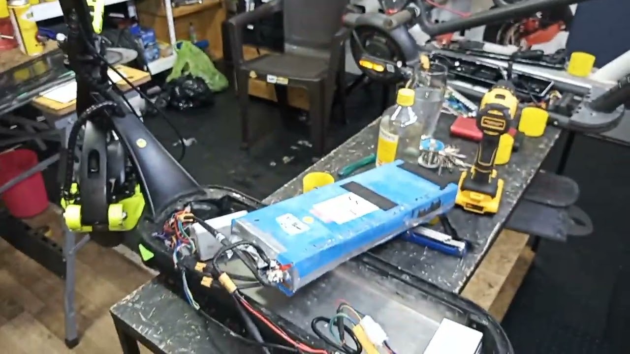 RoRoTEC reparación de monopatín vset 9+ daño por humedad
