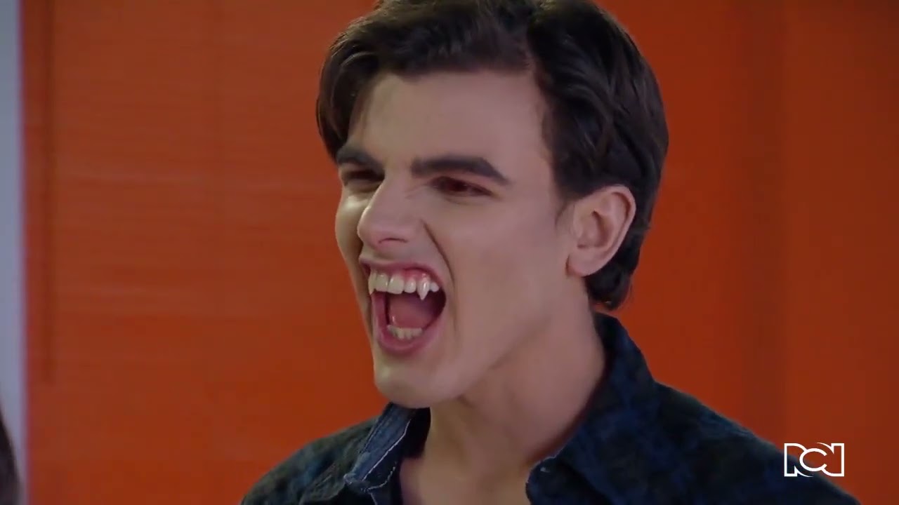Max le dice a Daisy que es un vampiro | Chica Vampiro