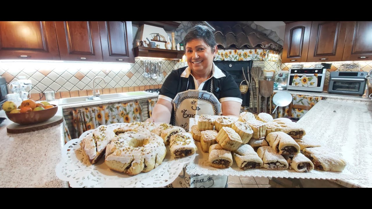 Buccellati siciliani ripieni di fichi e frutta secca facile da realizzare alla portata di tutti voi.