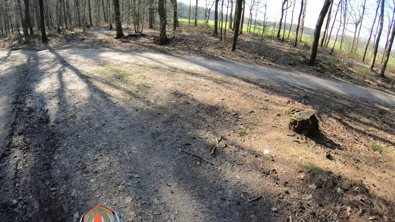 enduro met kleine achtervolging