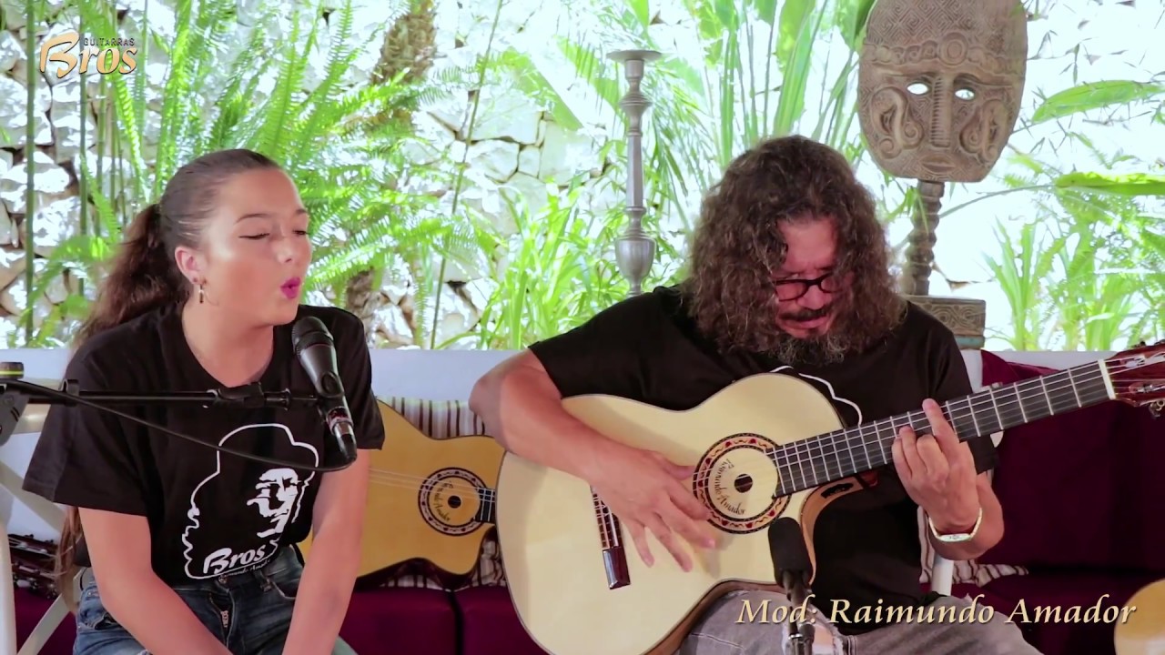 Raimundo Amador y Toñi Amador con guitarra Mod.