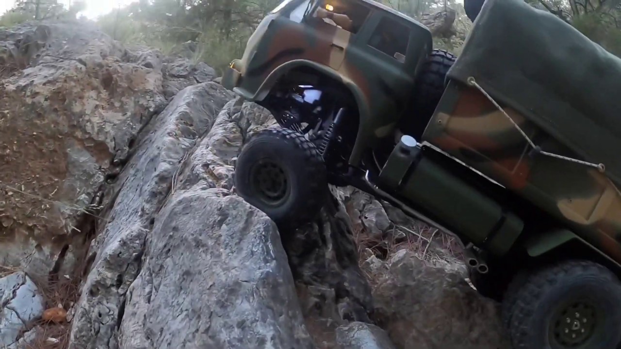 TRX6 Military Truck crawling