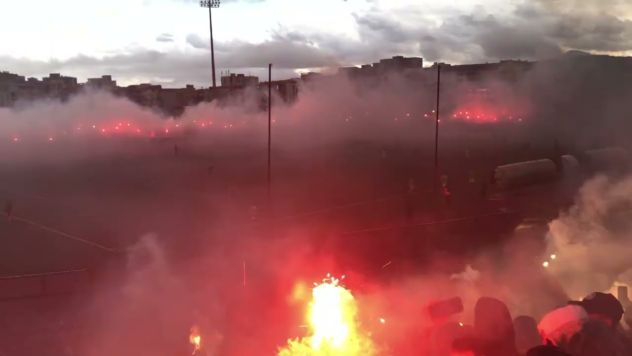 Craquage fumigène MOBejaia vs USBiskra 
