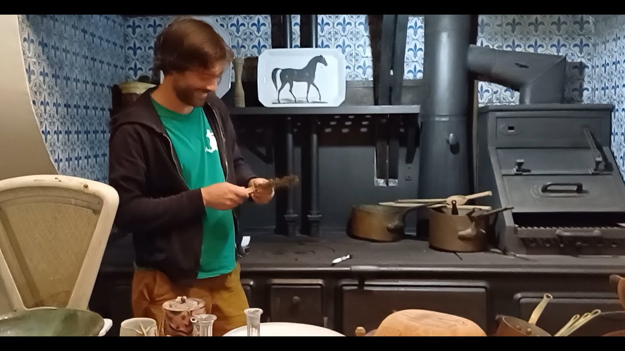 Dans l'ancienne cuisine du château d'Esquelbecq à la découverte du fourneau du XIXe siècle