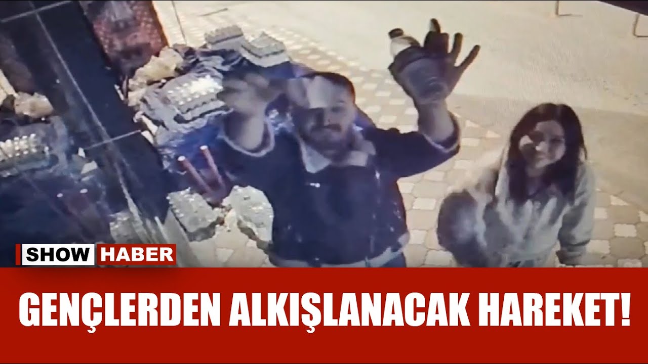 Büfeden aldıkları iki şişe suyun parasını kameraya gösterip bıraktılar!
