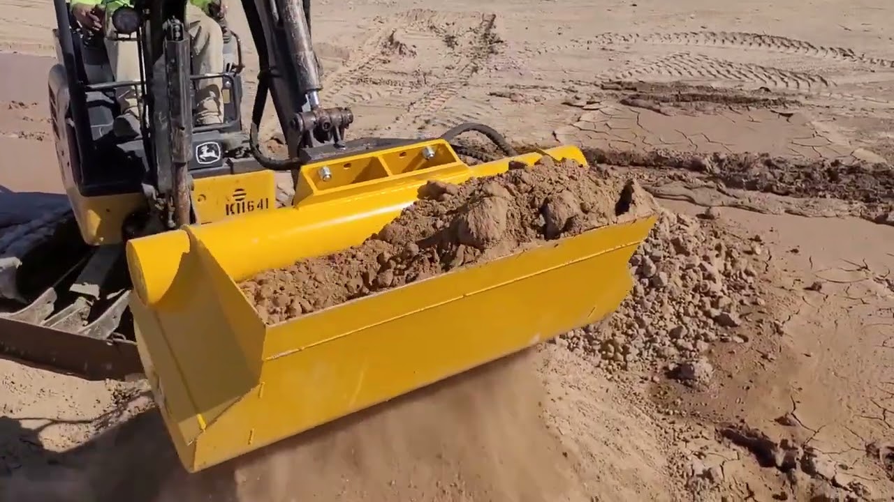 Gyru-Star 2-100E Demonstration | Screening Bucket for 1.7-2.7 Tonne Excavators