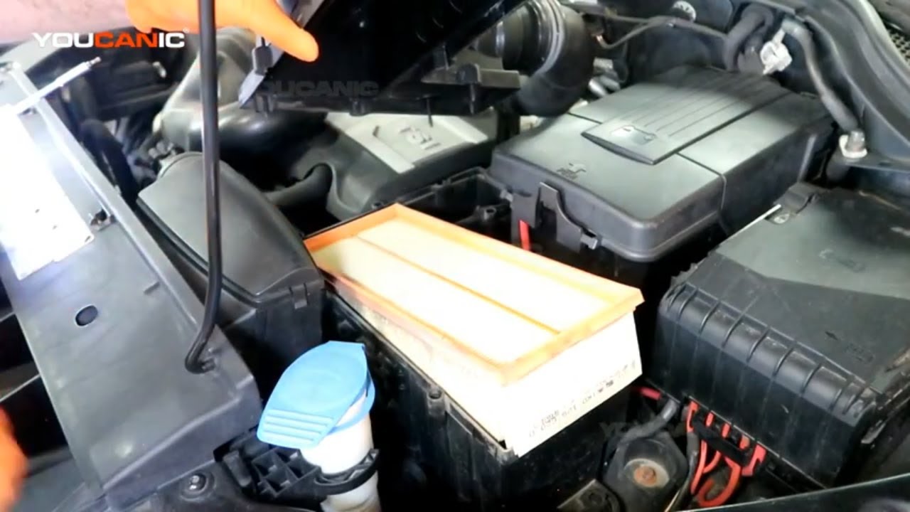 2009-2016 Volkswagen Tiguan - Engine Air Filter Replacement