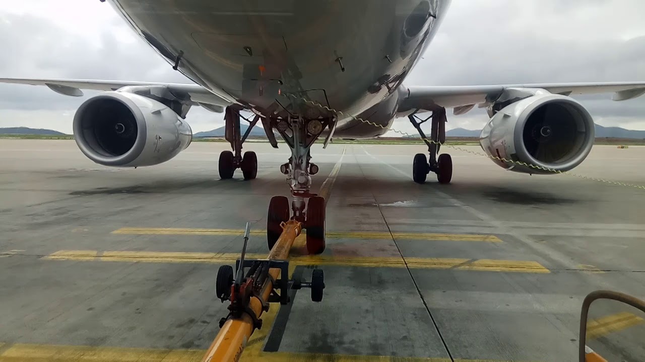 Pushback towbar A320 Airbus