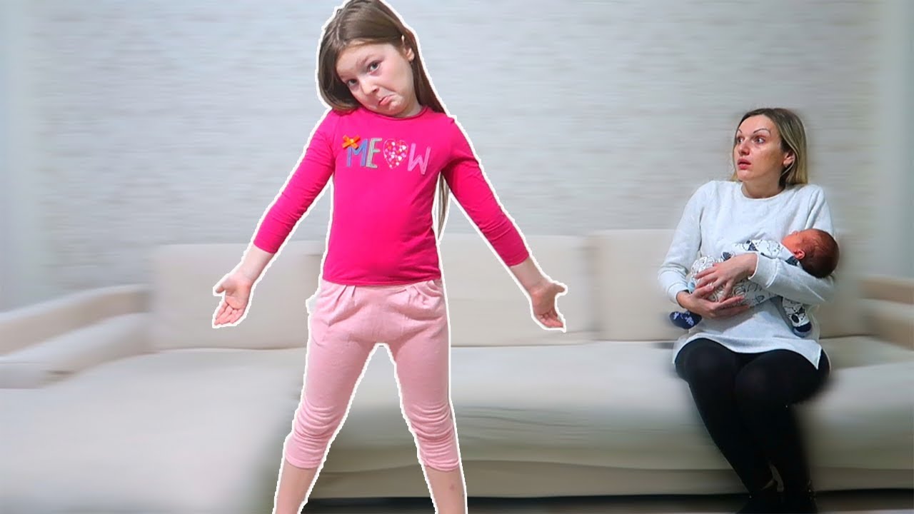 Sofia a crescut foarte mare si nu incape in hainute