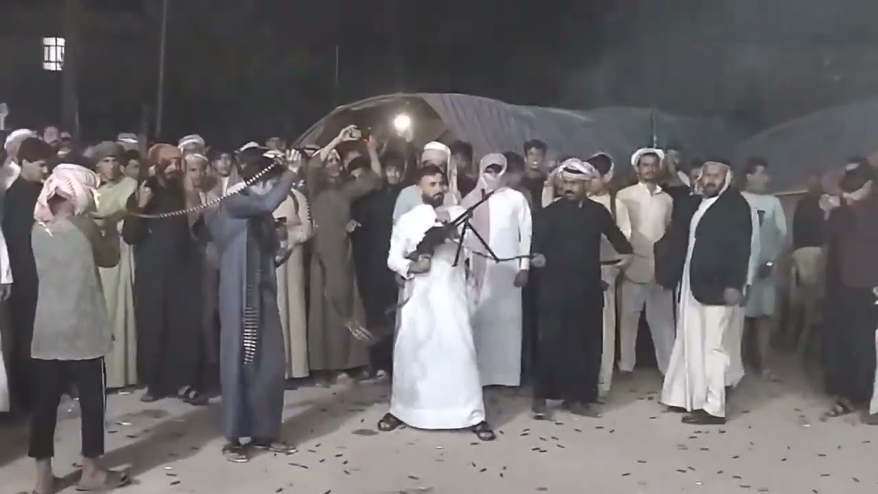 استعراض مهيب من عشائر الضوالم البو حسين          في فاتحه شيخ جفات جياد شعلان اليوم الرابع الفاتحه