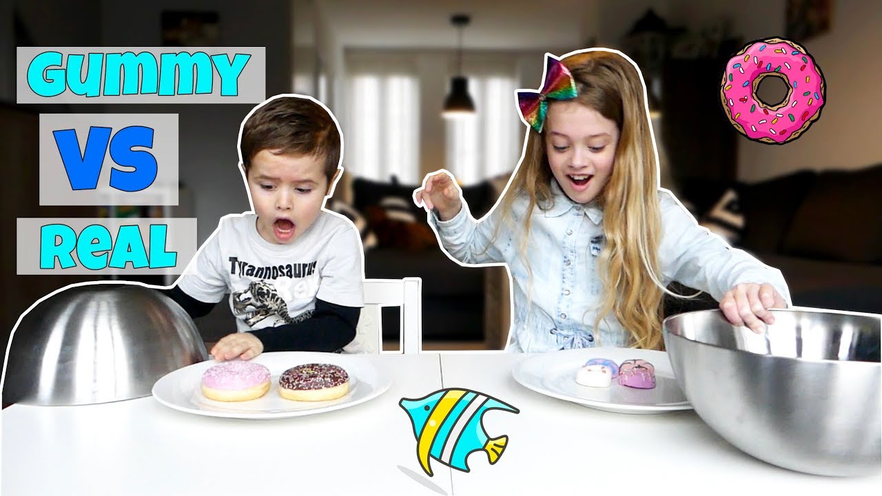 CHALLENGE: GUMMY VS REAL FOOD !! - Broer en Zus TV VLOG #112