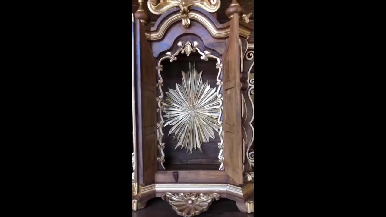 Encante-se com nossa mais recente obra-prima: Oratório Barroco e o Aparador Luiz XV - Arte Sacra