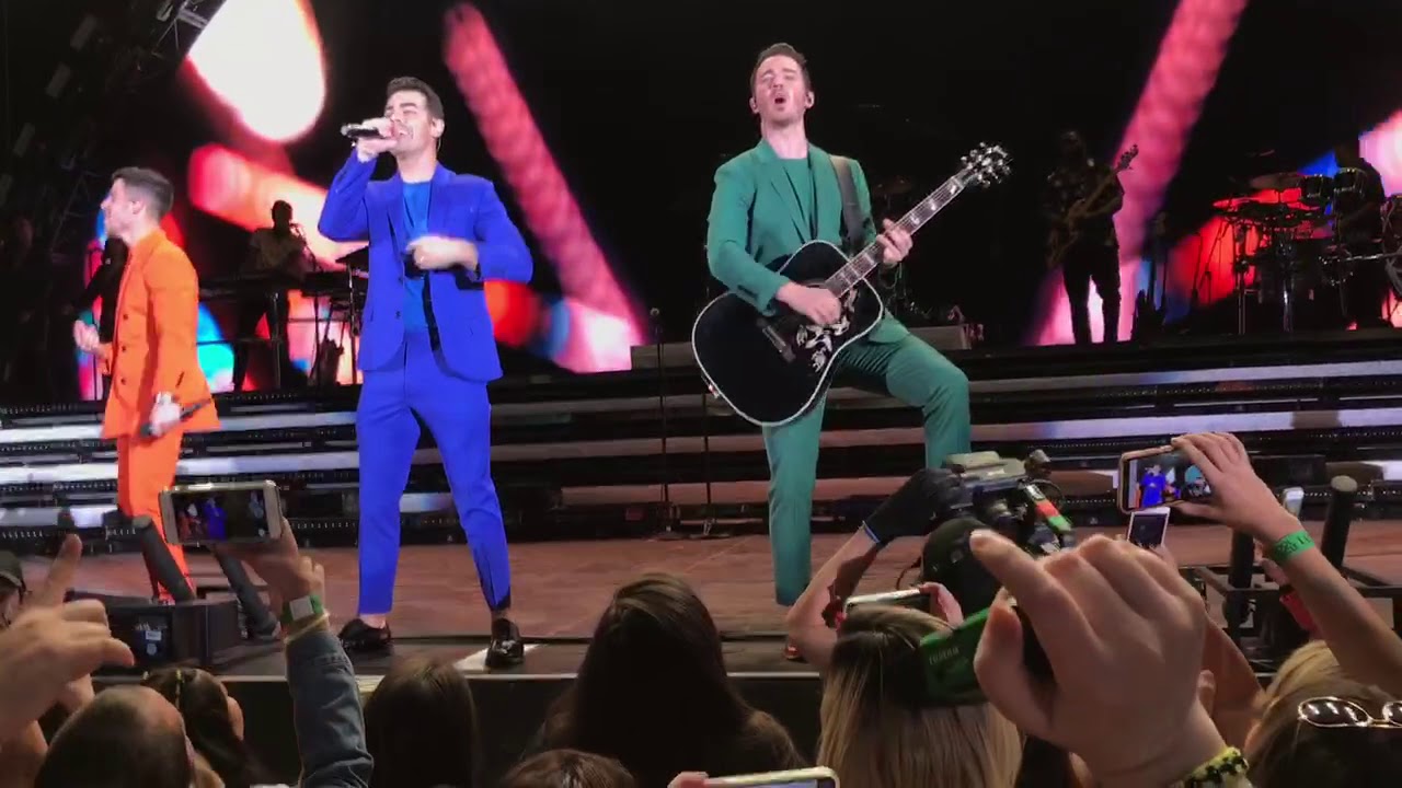Jonas Brothers - Rollercoaster (Hollywood Bowl 10/21)