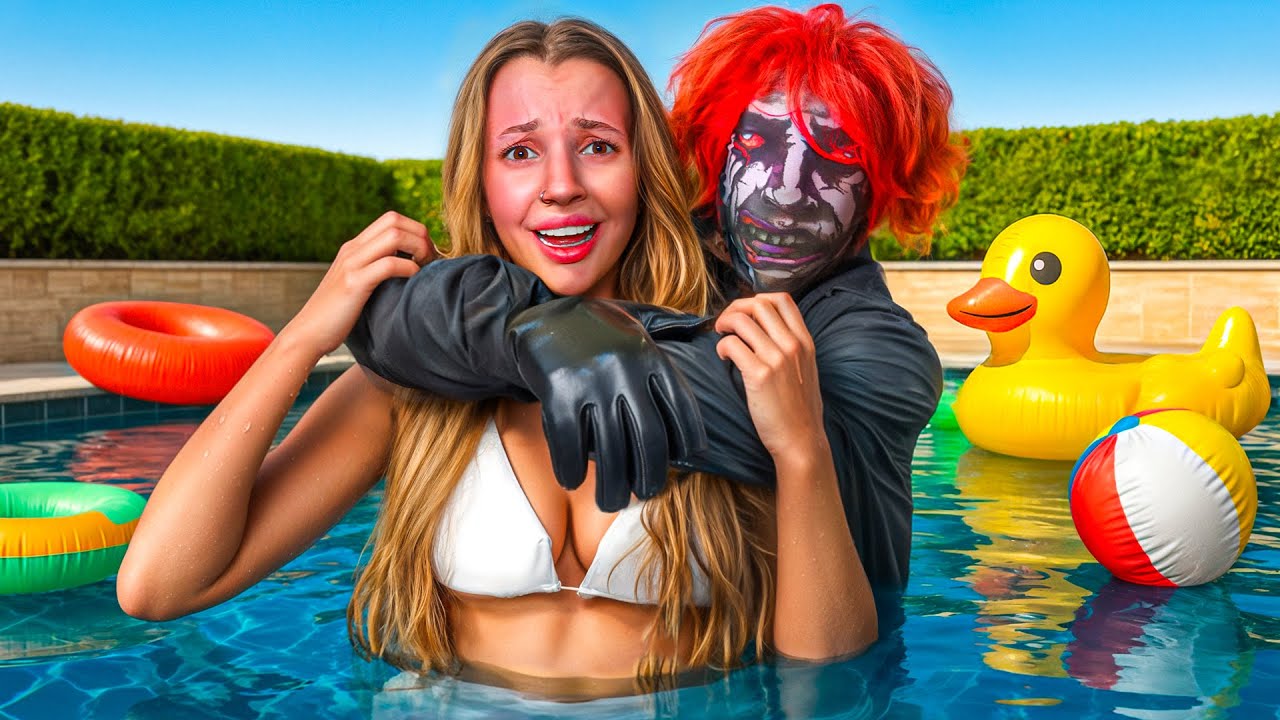 Stalker Wszedł Do Naszego Basenu! 😵