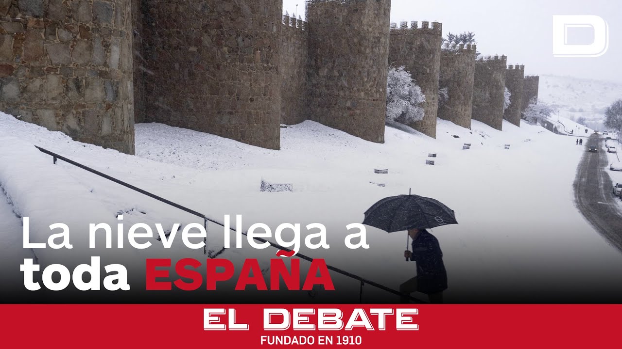 La nieve sorprende momentáneamente en Madrid pero deja ciudades como Ávila cubiertas de nieve