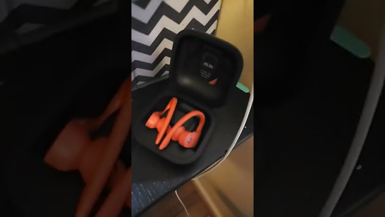 What to do when one earbud of powerbeats pro is not charging