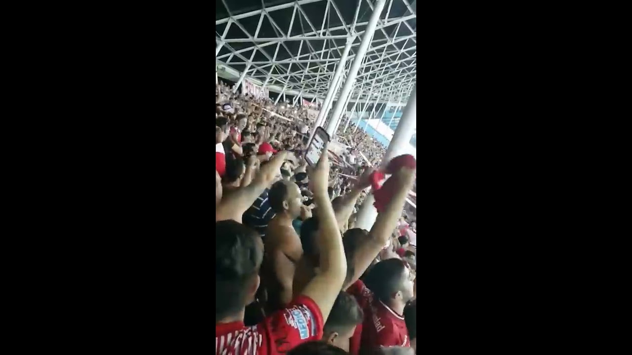 La banda de Huracán copando el cilindro contra Racing