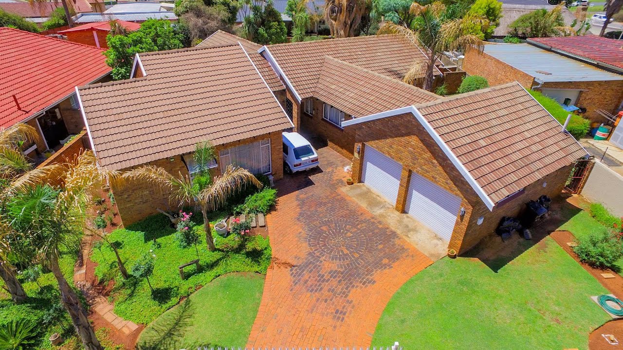 5 Bedrooms , 3 Bathrooms house for sale in Parkrand.