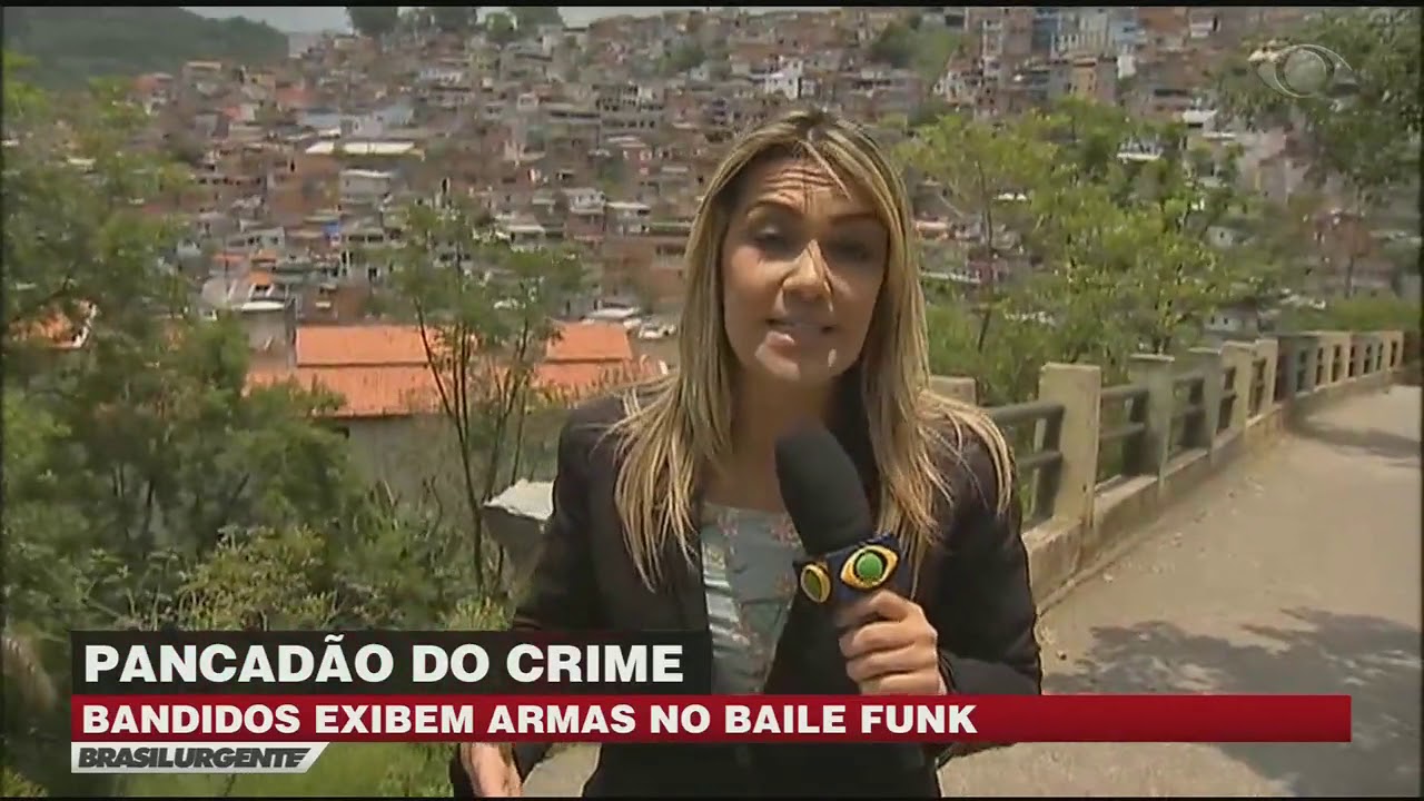 Frequentadores de bailes funks exibem armas e fazem muitos barulhos