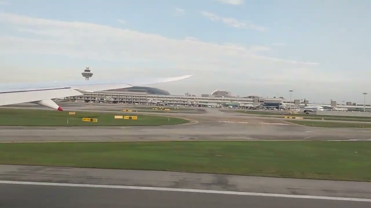 Singapore Airlines takeoff from Singapore SIN SQ 876 on a 787-10 Dreamliner
