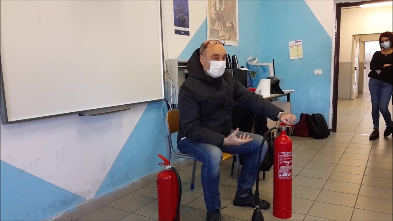 Antincendio base - Gli Estintori Polvere e C02 - ESERCITAZIONE n°1 a scuola