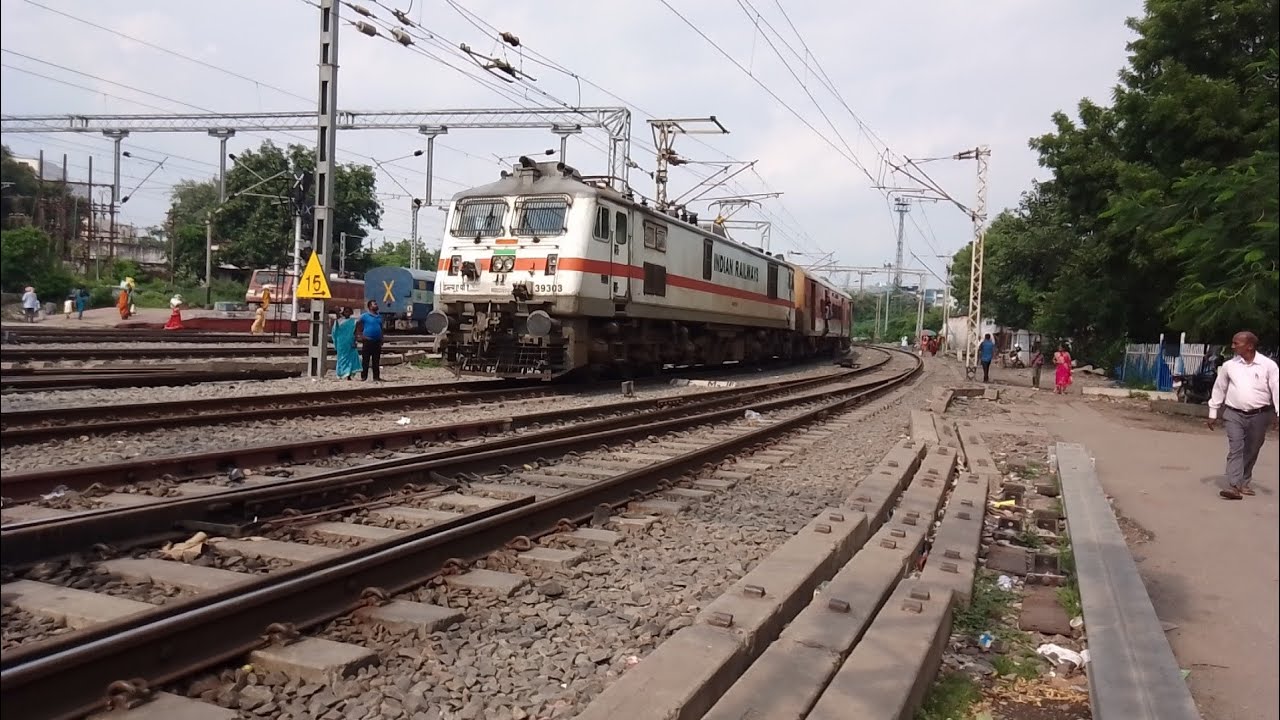 12397 Gaya New Delhi Mahabodhi express Departure Gaya junction
