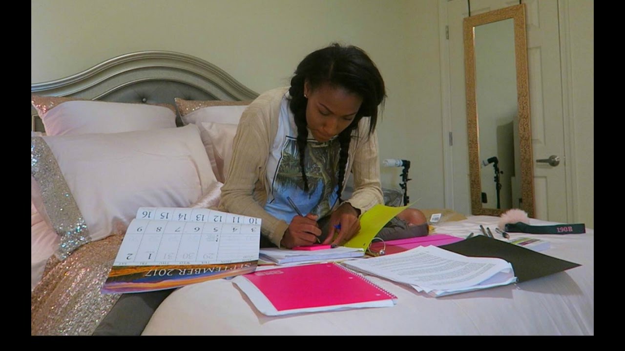 COLLEGE SENIOR #3 MY CLASSES THIS SEMESTER | Jayla Koriyan TV