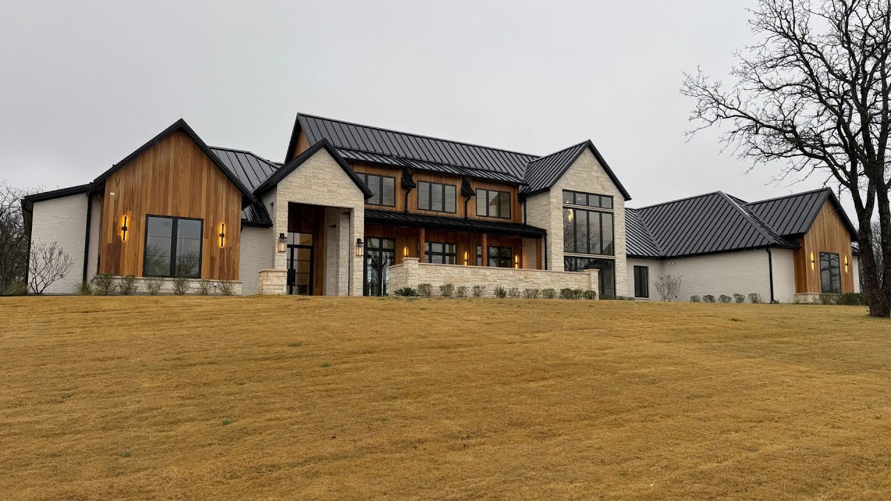 INSIDE A $1.95M LUXURY HOME THAT WILL IMPRESS EVERYONE YOU KNOW