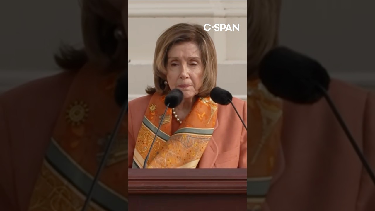 Pelosi dziękuje policji Kapitolu za odsłonięcie tablicy 6 stycznia