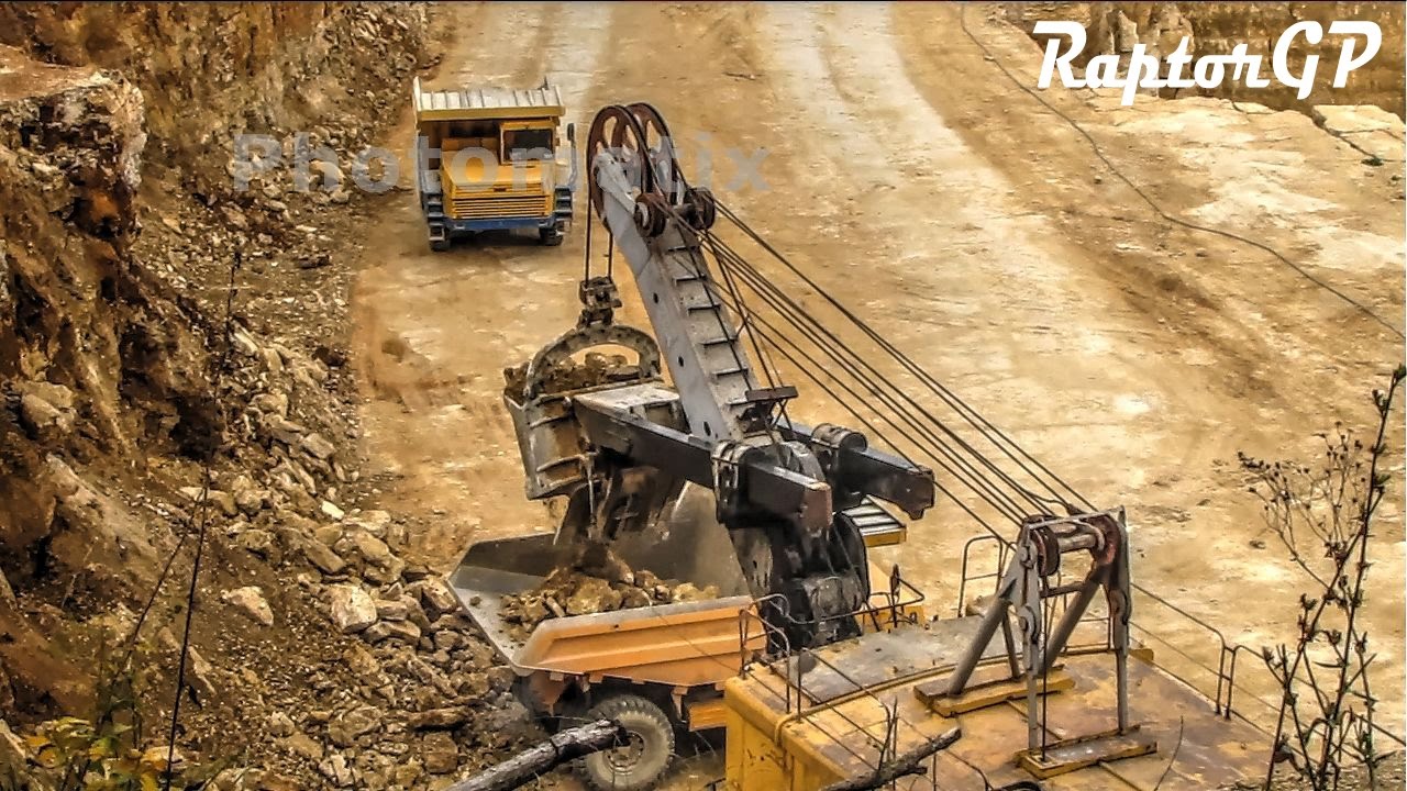 EKG-4.6 electric shovel and BELAZ-7540. Экскаватор ЭКГ-4,6Б и БелАЗ-7540