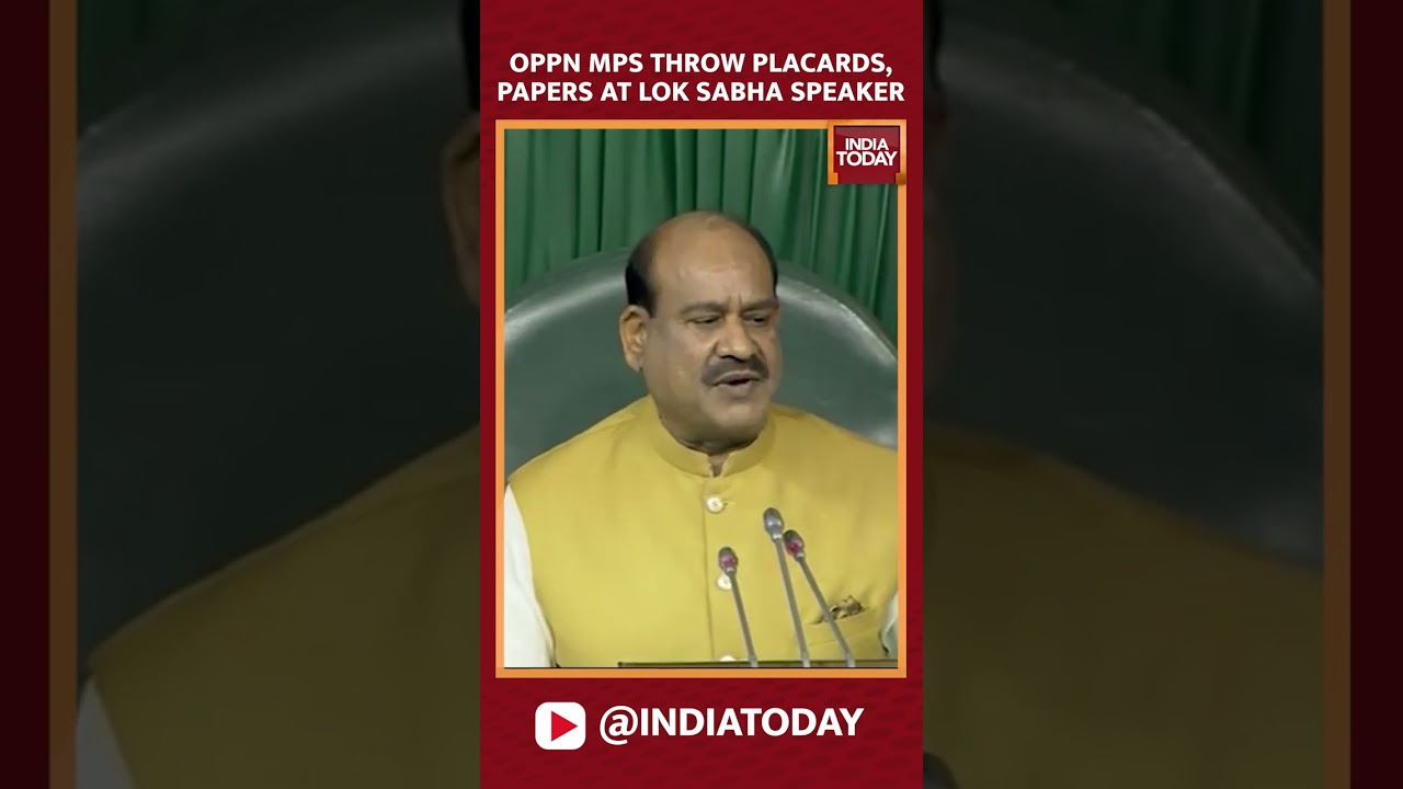 Watch: Oppn MPs Protest Against Raga&rsquo;s Disqualification, Throw Placards, Papers At Lok Sabha Speaker
