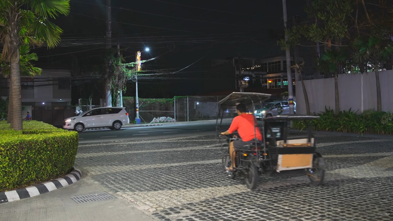 Philippines, Muntinlupa, tricycle night ride from Starmall to Leaf Residence